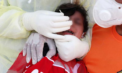 בדיקת קורונה לילדה