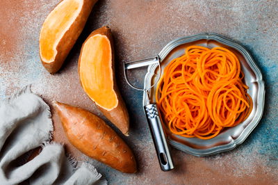 נודלס בטטה ברוטב "שמנת" עשיר וטבעוני