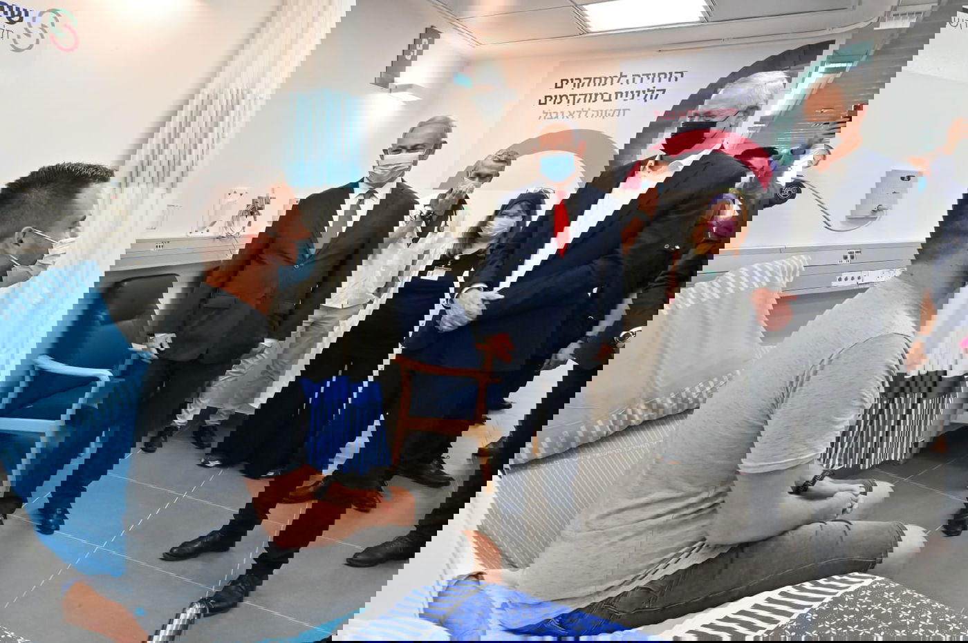 גנץ ונתניהו עם שגב הראל, לאחר שחוסן