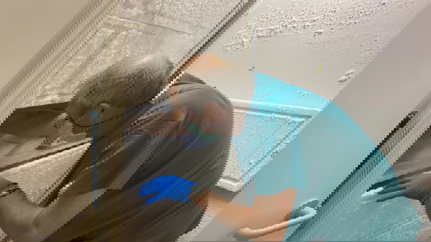 החיסונים מוכנסים למקררי הקפאה בהדסה