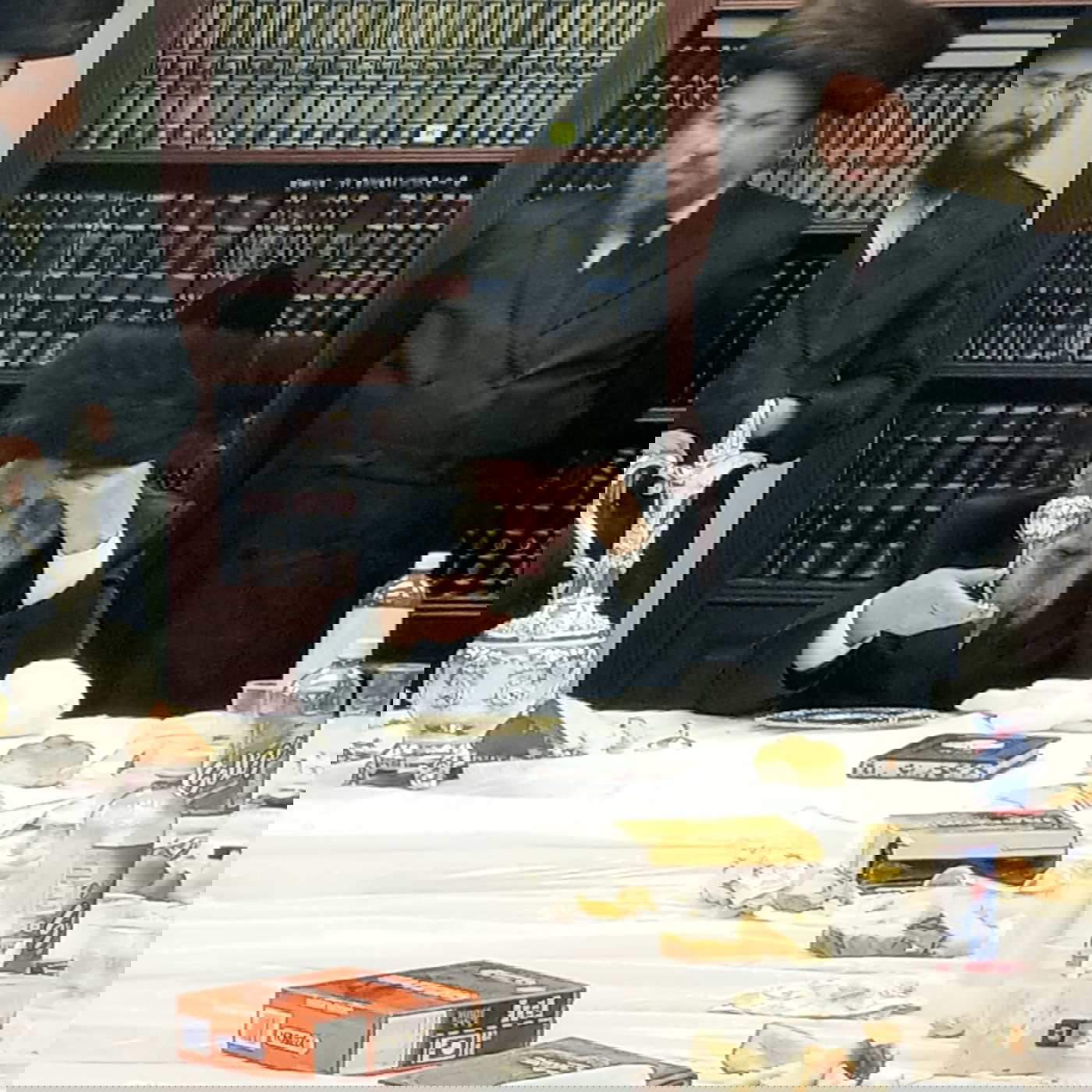 לאחר שבת מרוממת: הרבי מקאפיטשניץ ב'הבדלה'