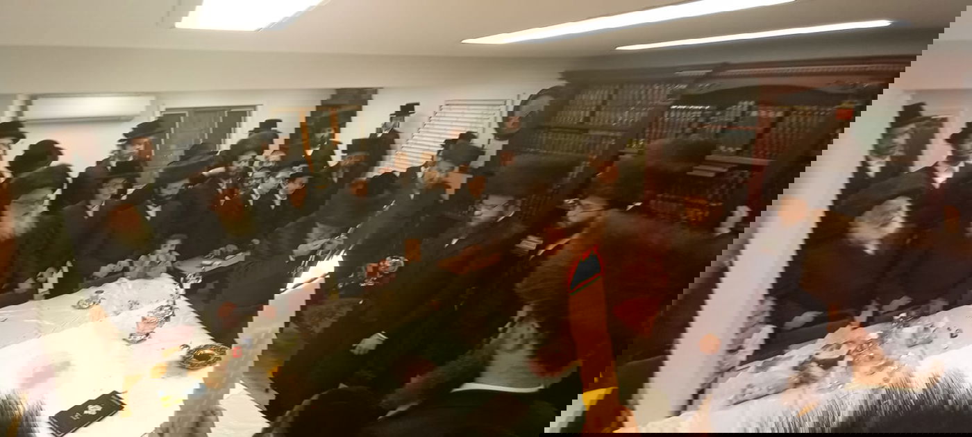 לאחר שבת מרוממת: הרבי מקאפיטשניץ ב'הבדלה'