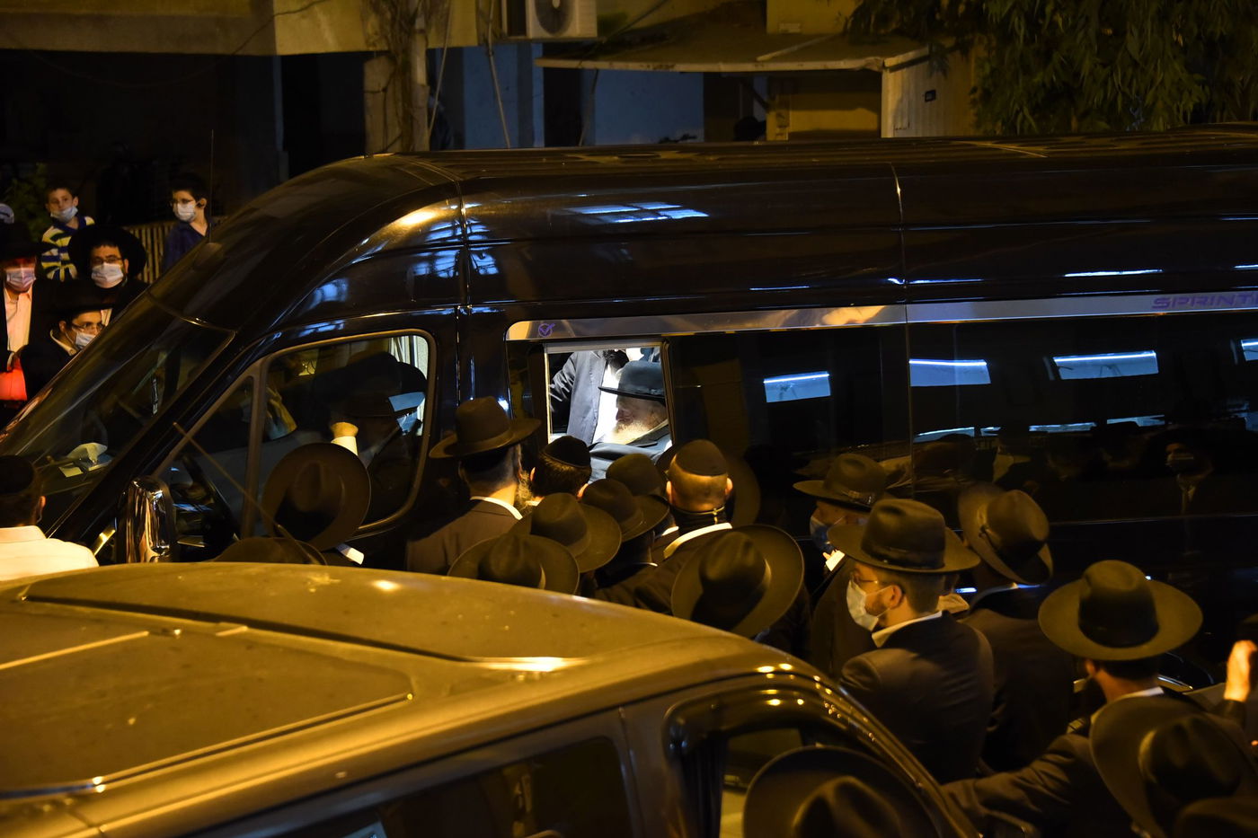 הנגיד הרב שמעון ברכר ז"ל הובא למנוחות