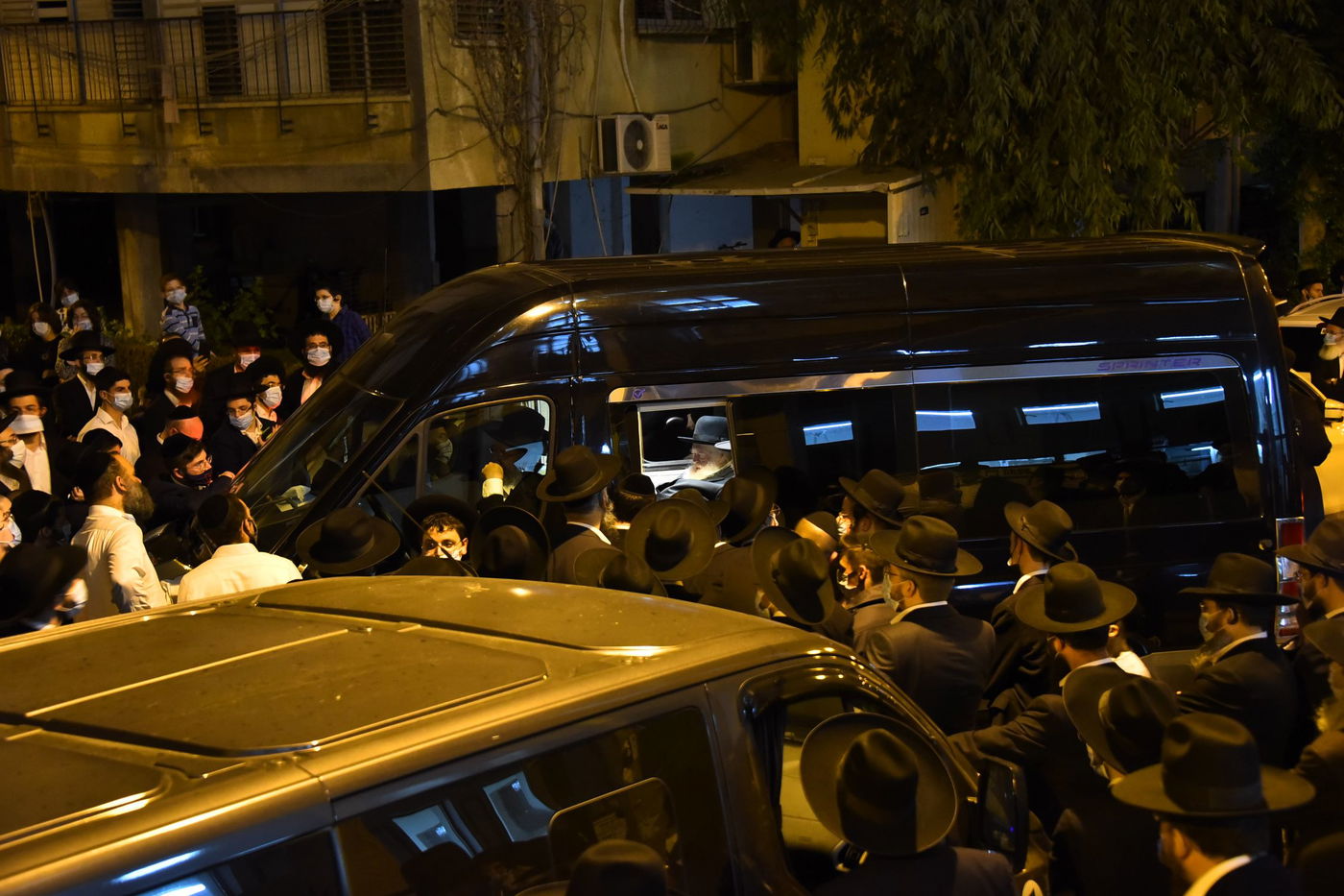 הנגיד הרב שמעון ברכר ז"ל הובא למנוחות