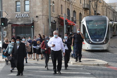 משרד הבריאות מתנגד לפתיחת החנויות