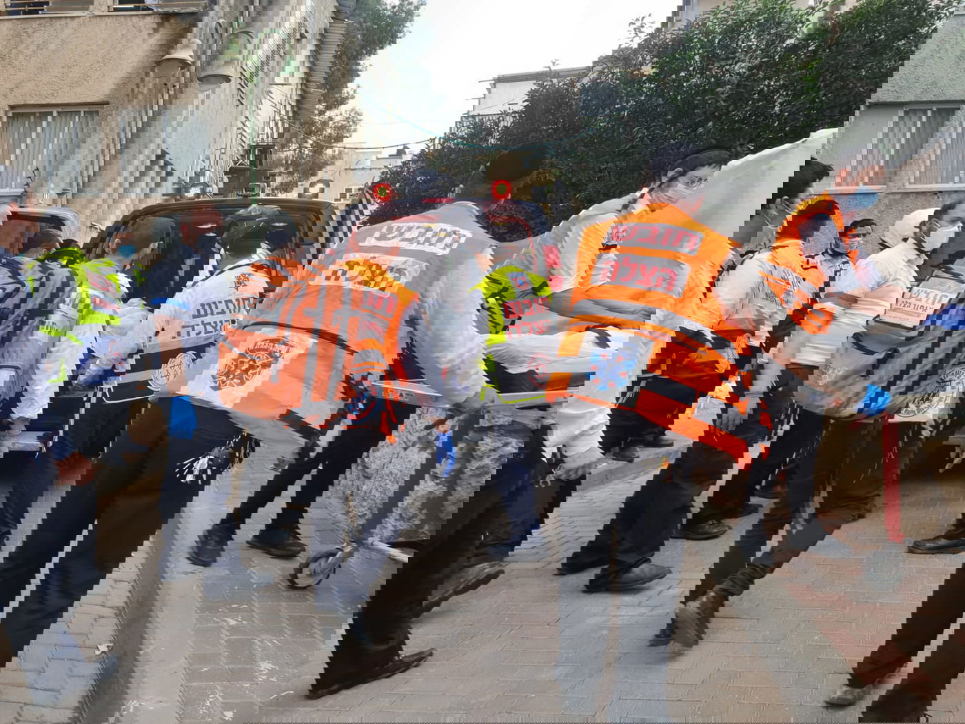 בחור חרדי בן 20 נפל מקומה 3; מצבו קשה