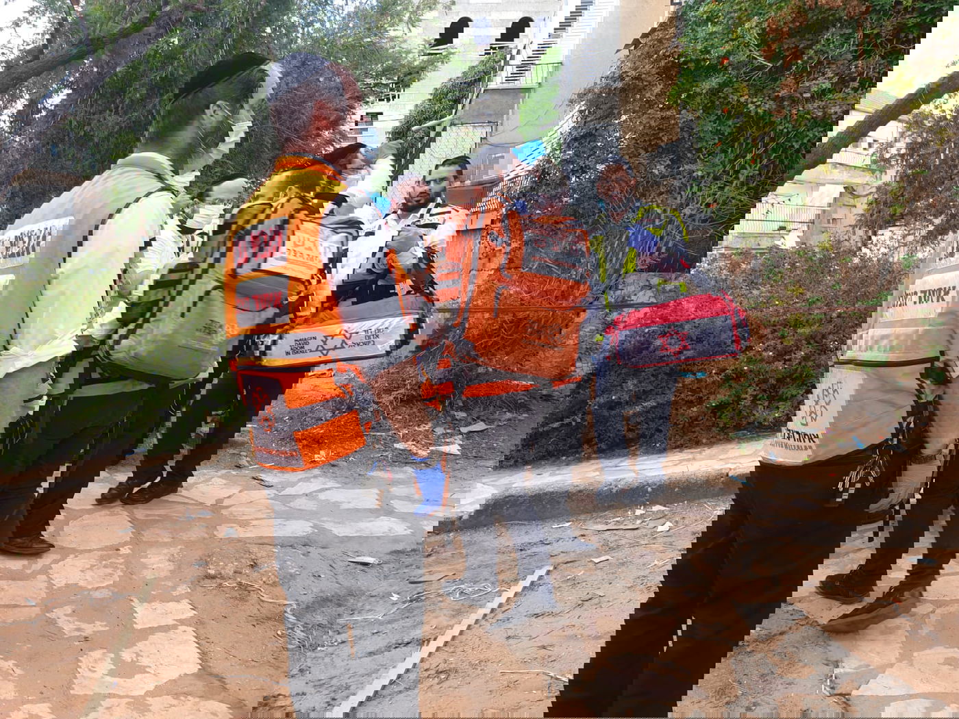 בחור חרדי בן 20 נפל מקומה 3; מצבו קשה