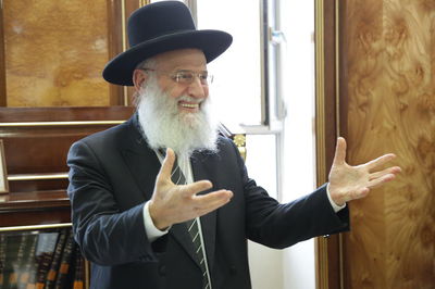 הגאון רבי ראובן אלבז: התאונה שהביאה ישועה