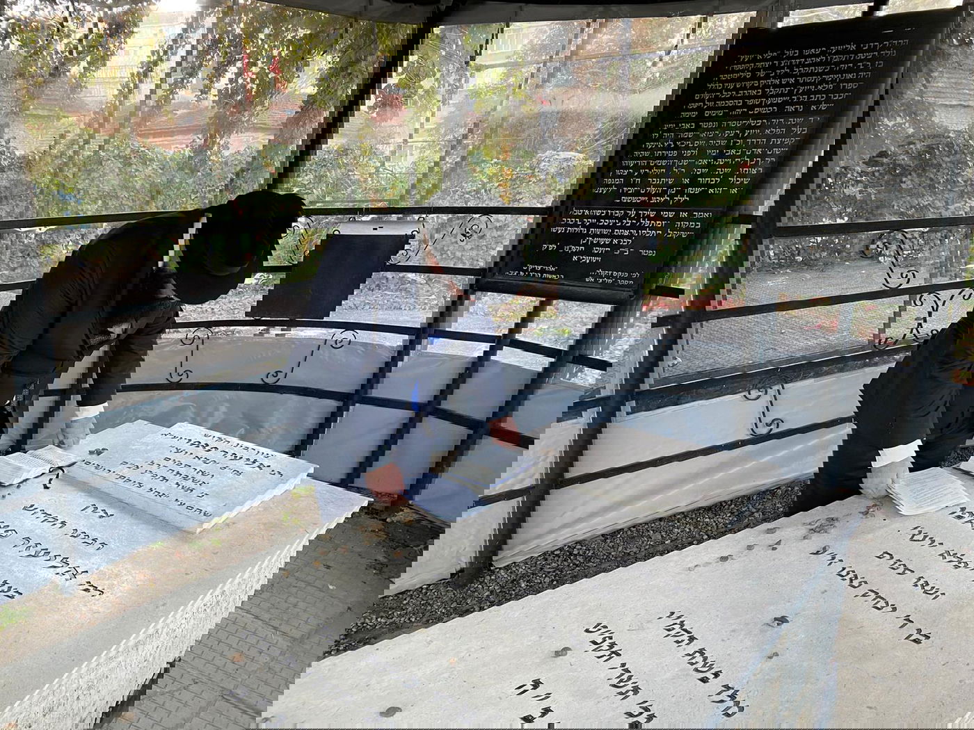 התחלואה עלתה: בני הקהילה נסעו להתפלל בקבר 'הפלא יועץ'