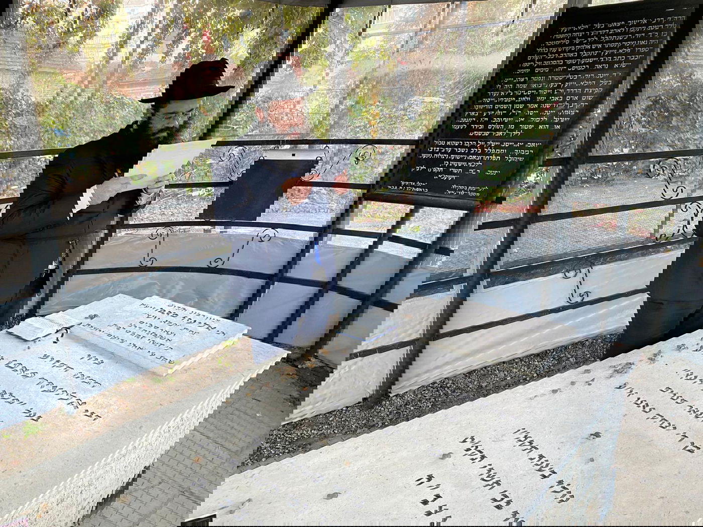 התחלואה עלתה: בני הקהילה נסעו להתפלל בקבר 'הפלא יועץ'