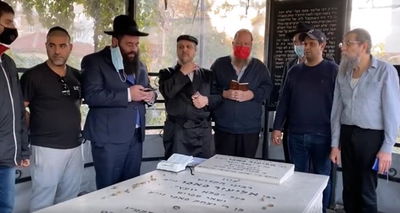 בתפילה על הקבר