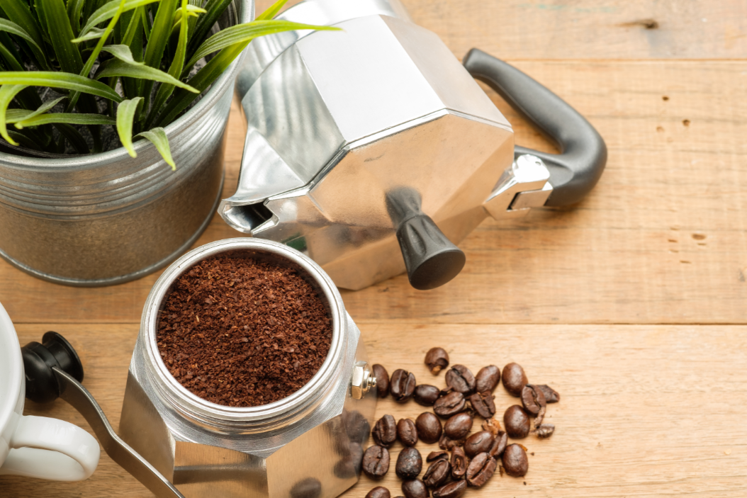 שכחו מסודה לשתייה - קפה יעשה סוף לריח רע במקרר