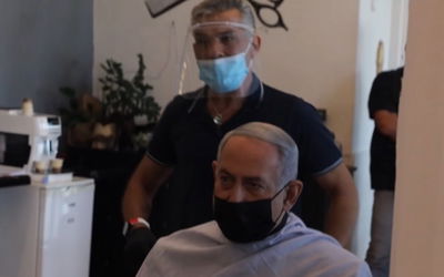 כשנתניהו סידר את השיער במספרה • צפו