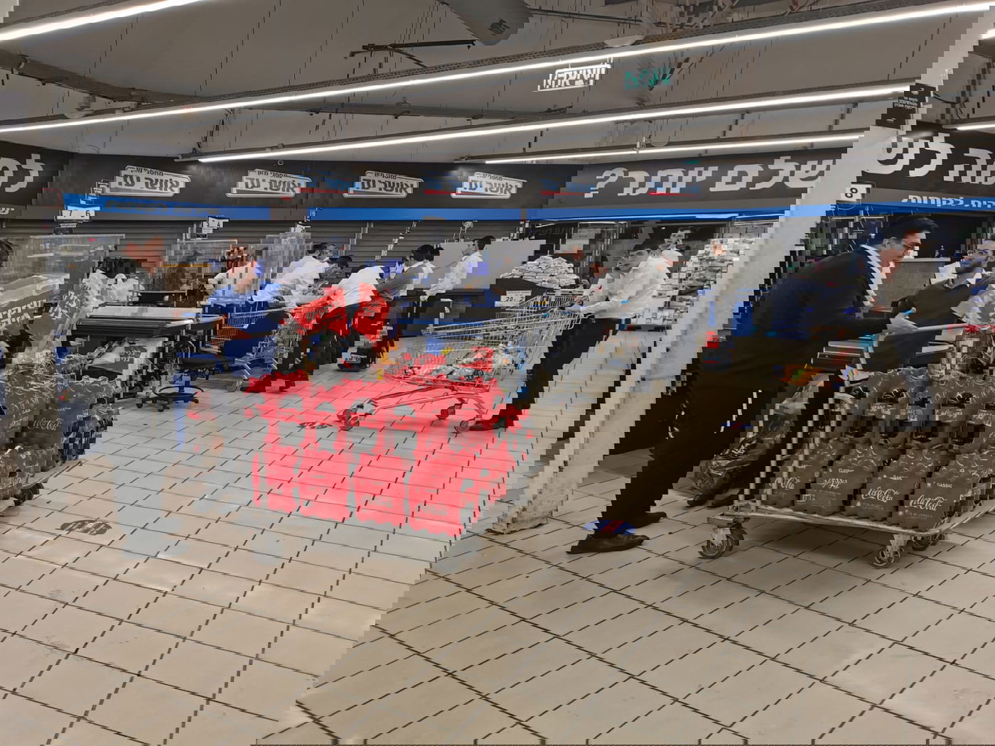 החברונער'ס יצאו לקניות - והותקפו; תיעוד