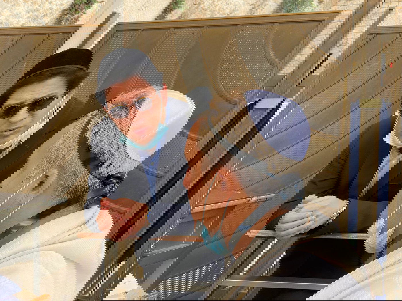 כך הזמר קובי פרץ חגג יום הולדת 45 • צפו