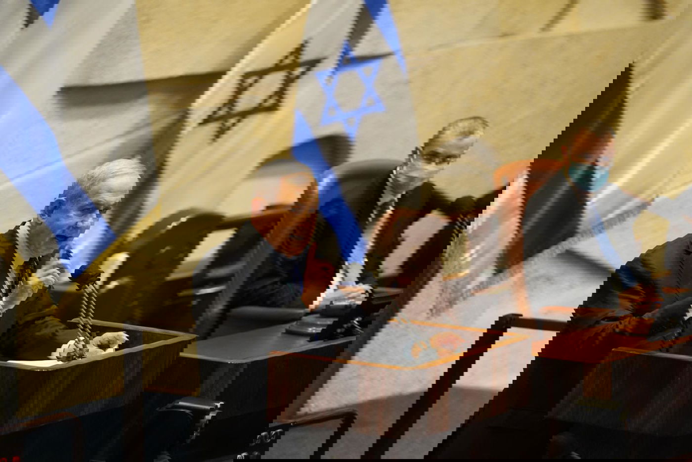 נתניהו: "שימו מסכות על האף ותראו שהכל נפתח"