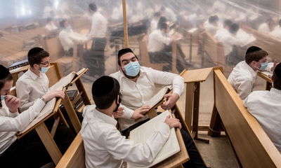 קפסולות בישיבת 'קמניץ'. ארכיון