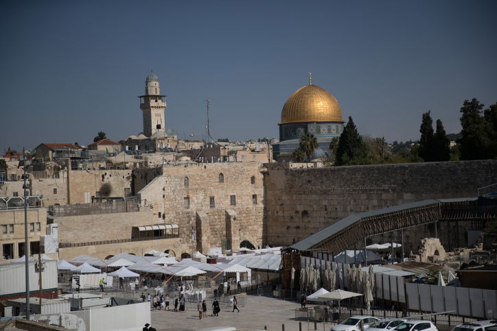 הכותל, אתמול