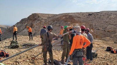 נער בן 14 חולץ ממצוק בגובה 40 מטר • צפו