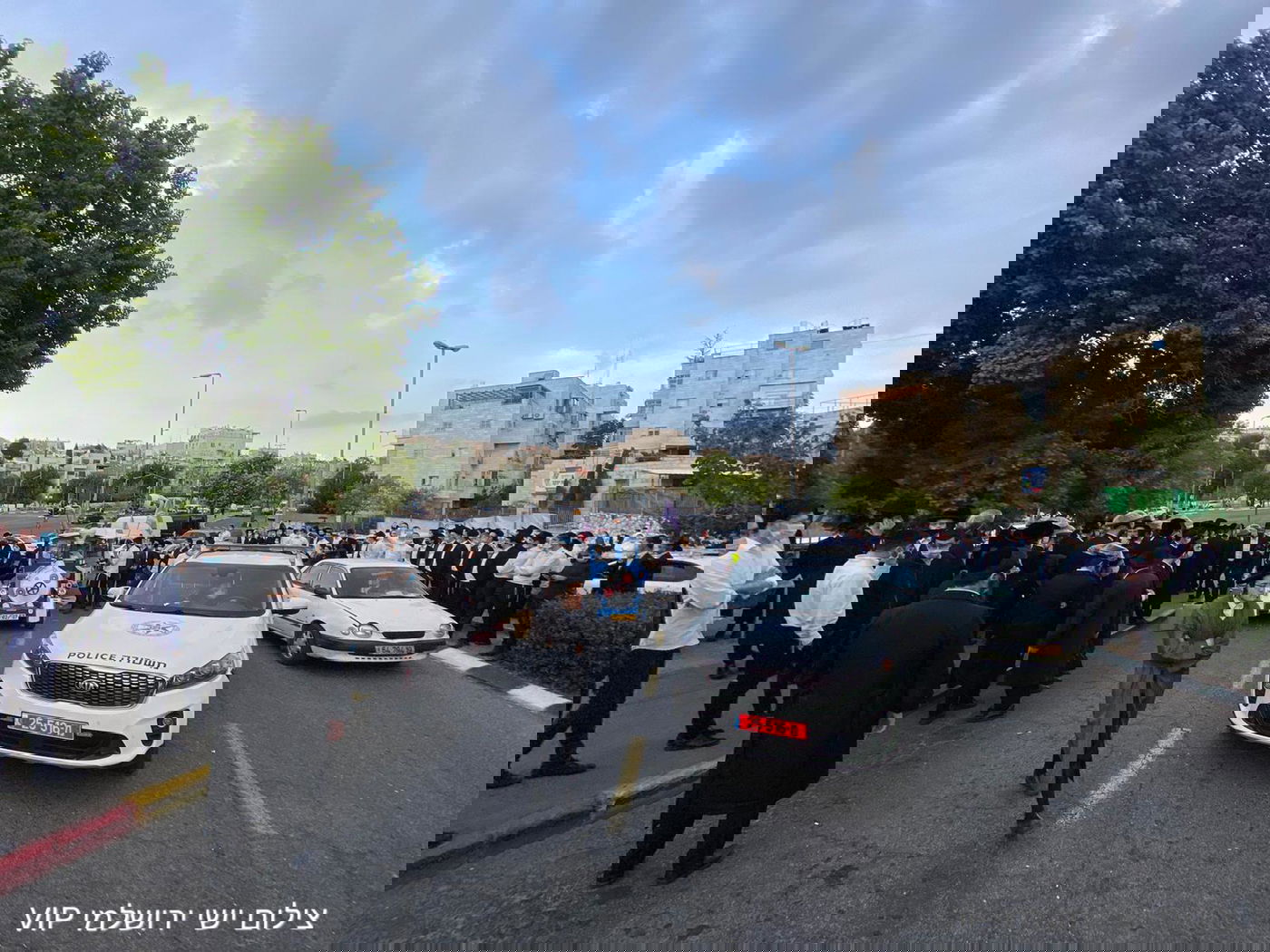 ירושלים: קיצונים מחו על חלוקת חוברות • תיעוד