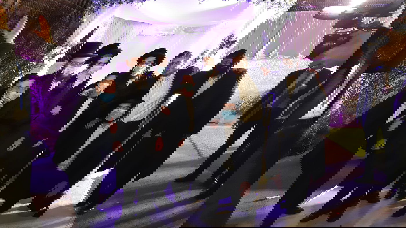 החתן, עם חבריו מ'שיח סוד'