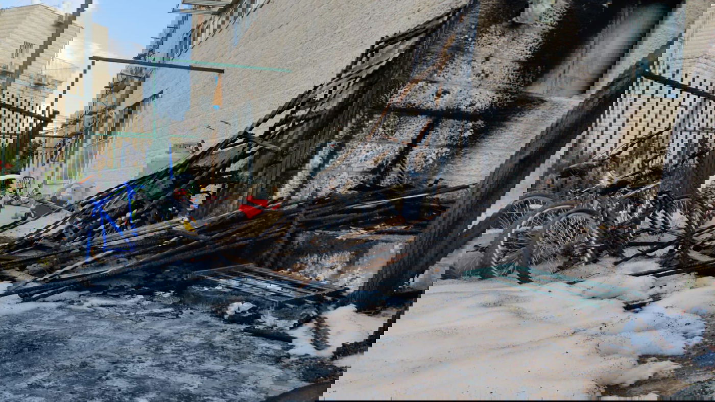 ירושלים: בן 73 נפצע קשה ממיכל נפט שהתלקח