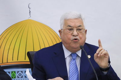 אבו מאזן ספד לעריקאת: "השהיד הגיבור" • צפו