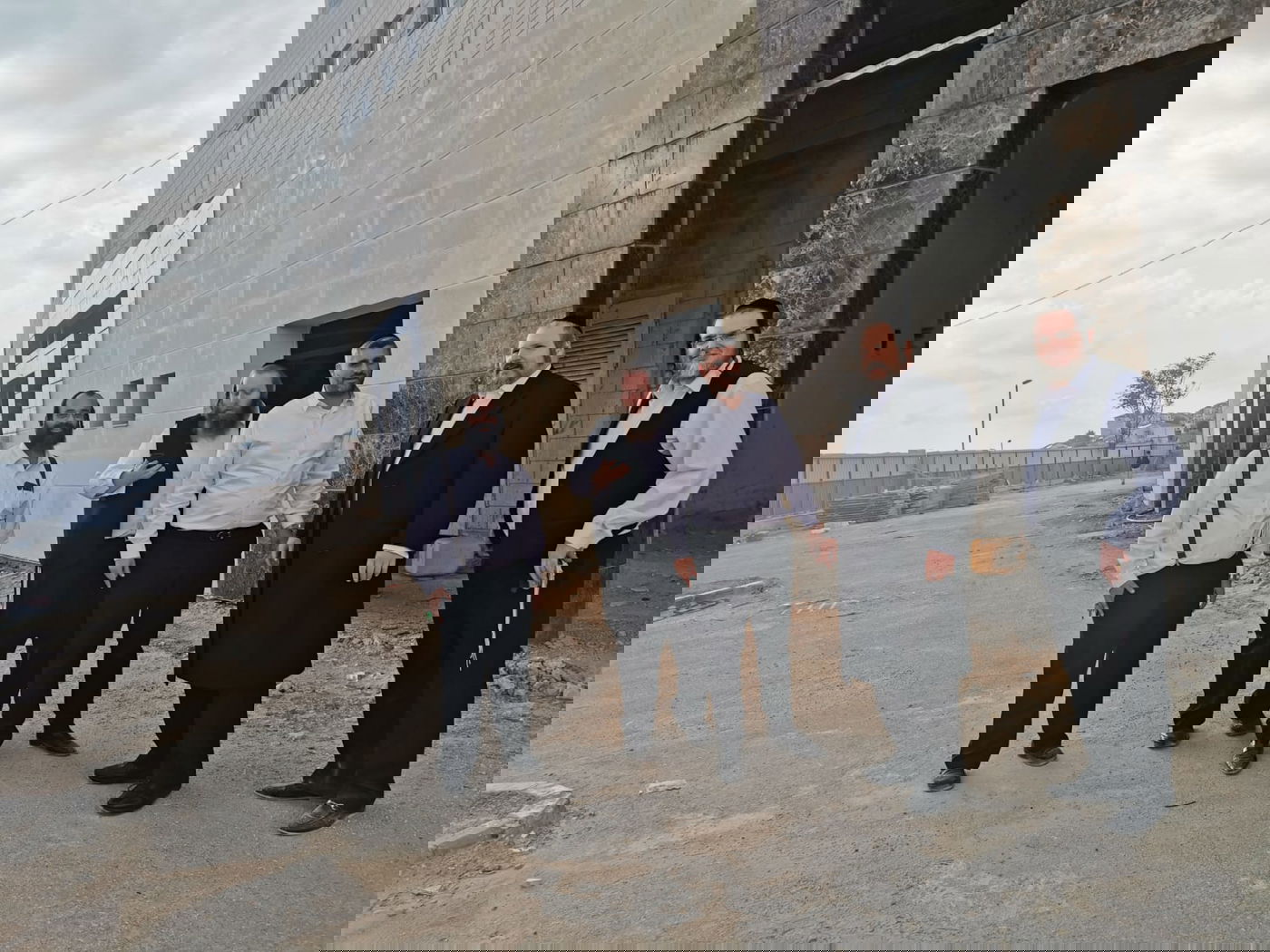 הבעלים רונן גונן בסיור במתחם עם ראש העיר מאיר רובינשטיין