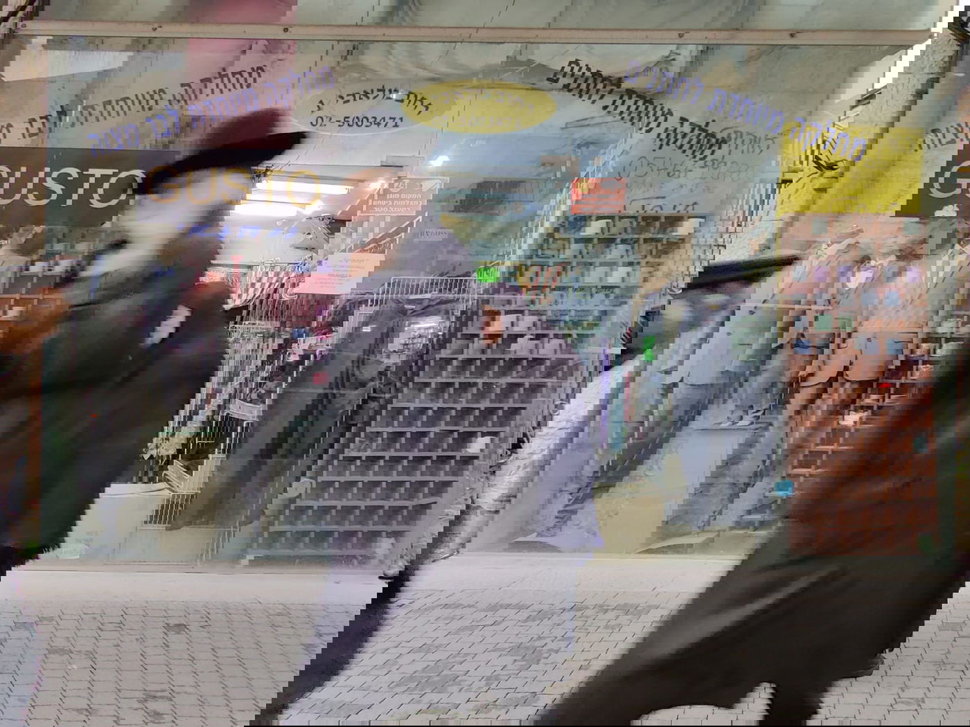 חנויות נסגרות בזו אחר זו: "הסגרים פגעו בזמנים הקריטיים"