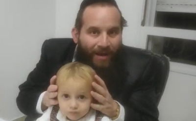 פעוט חולץ ממעלית בליל שבת; אביו מרוגש