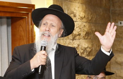 התפללו: הרב אריה הראל נדבק בקורונה, מצבו קשה