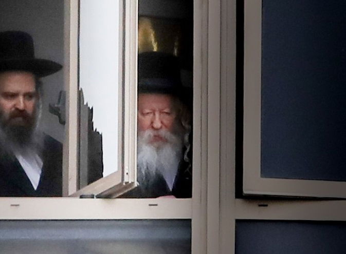 גז מדמיע ומכות: אלימות ליד חדר האדמו"ר מגור