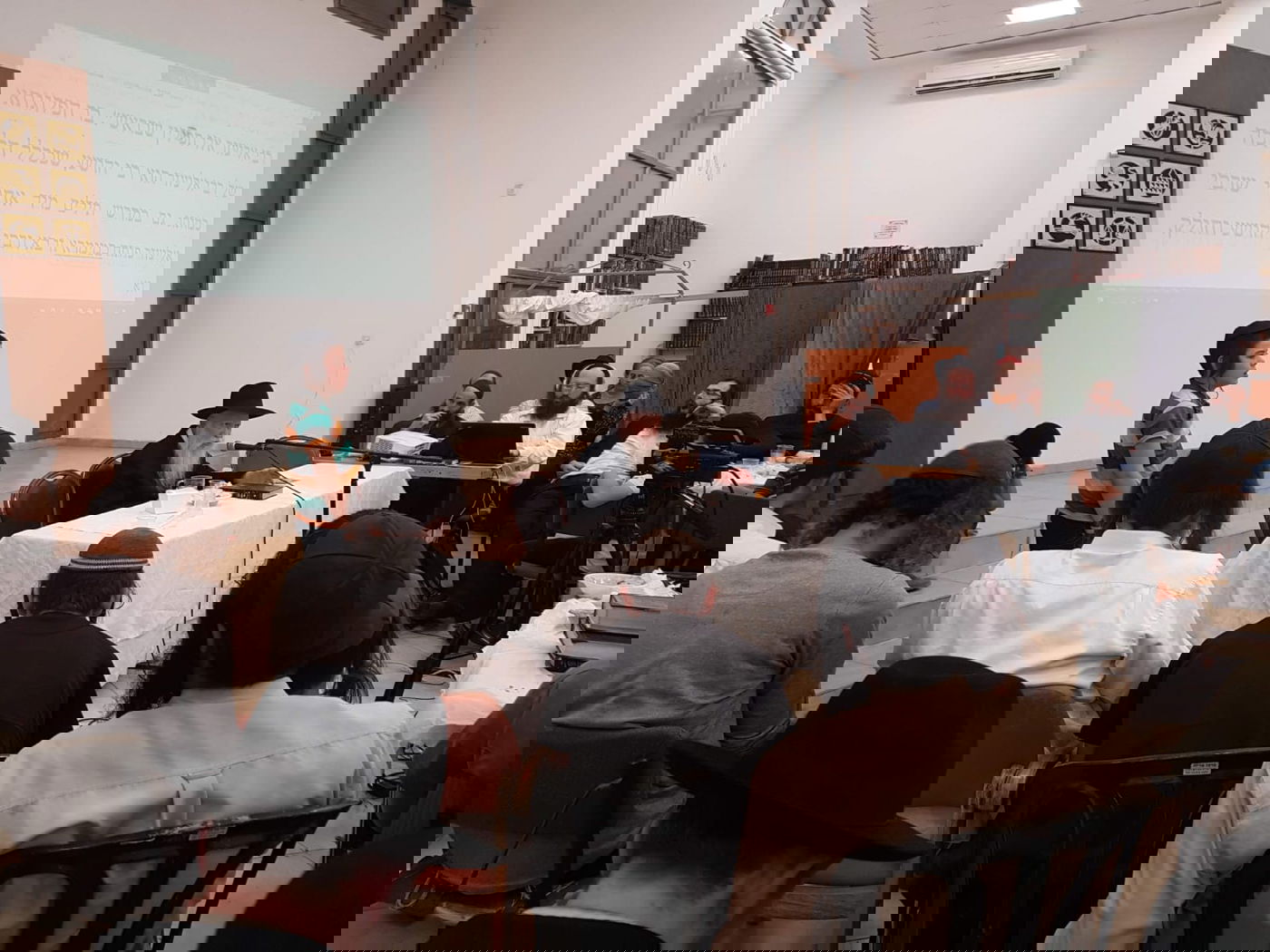 ראש הישיבה, הרב גינזבורג בשיעור בישיבה