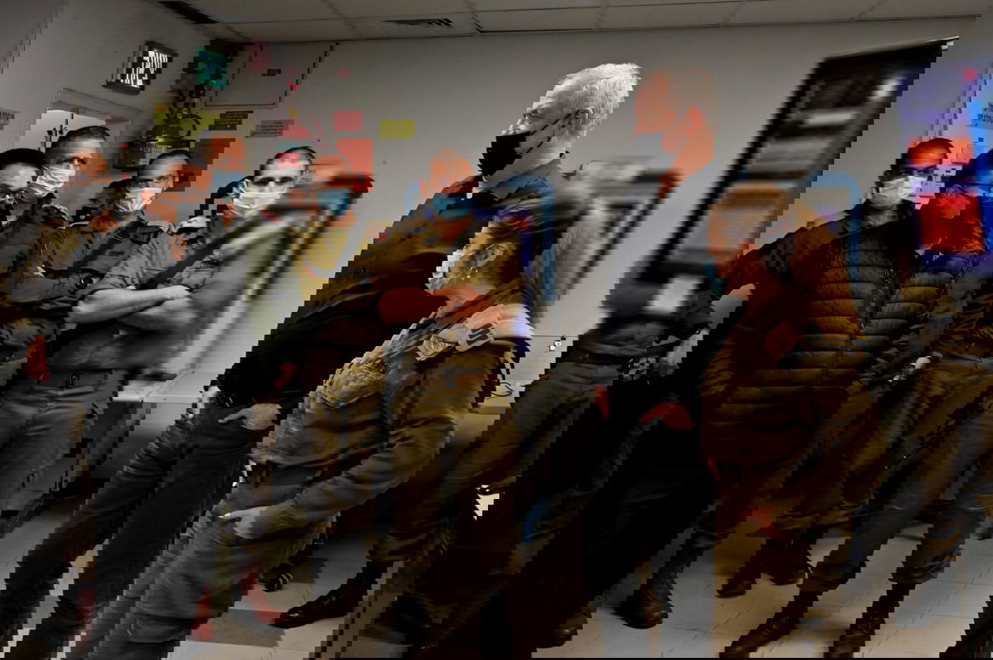 גנץ: "מדינת סוריה נושאת באחריות למטענים"