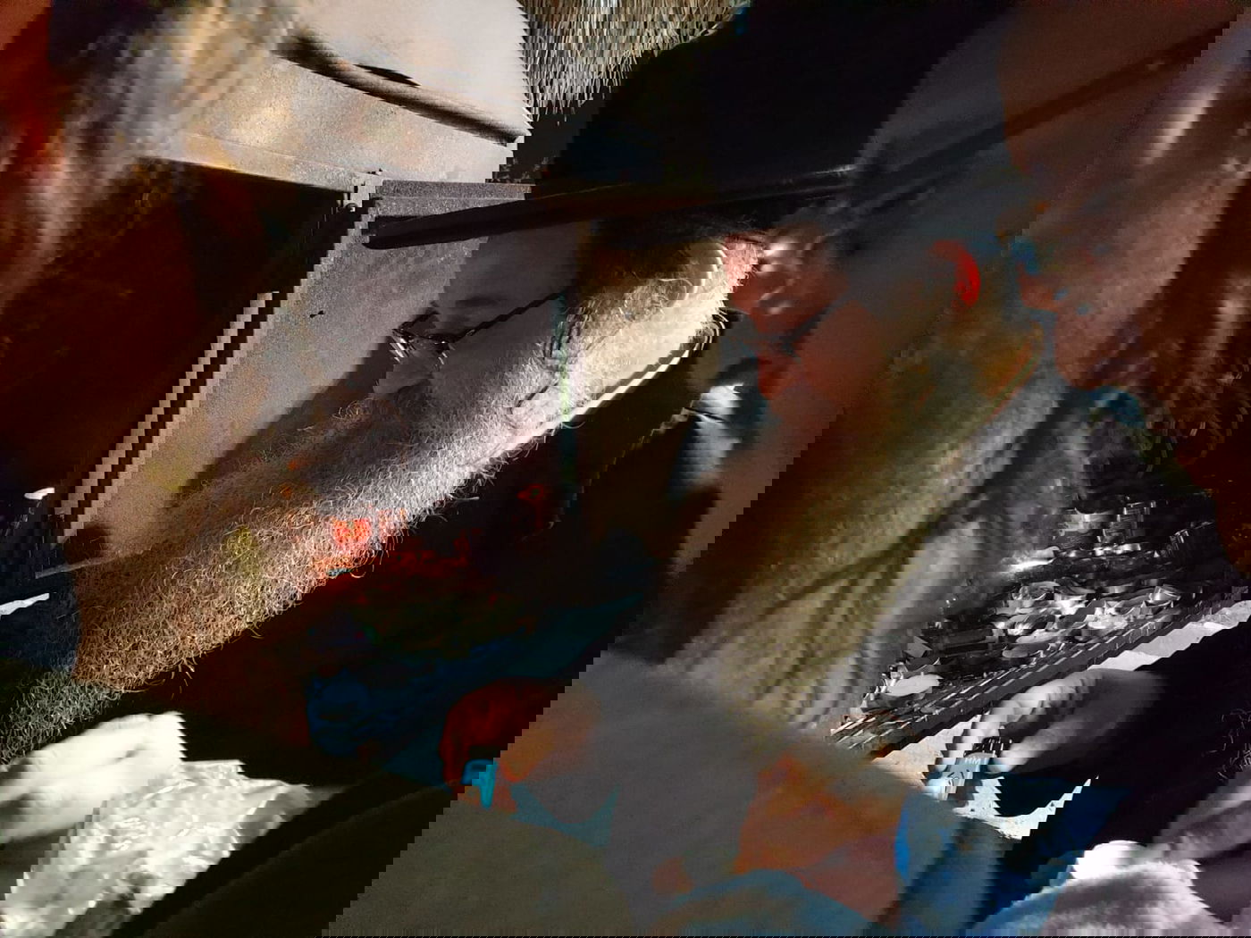 הרבי מנדבורנה-אלעד עלה לציון דודו שנרצח בצעירותו