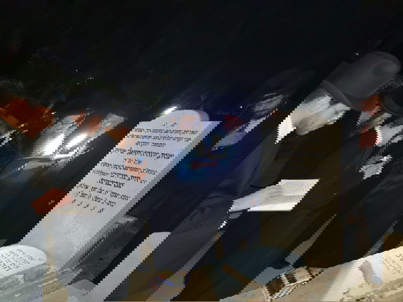 הרבי מנדבורנה-אלעד עלה לציון דודו שנרצח בצעירותו