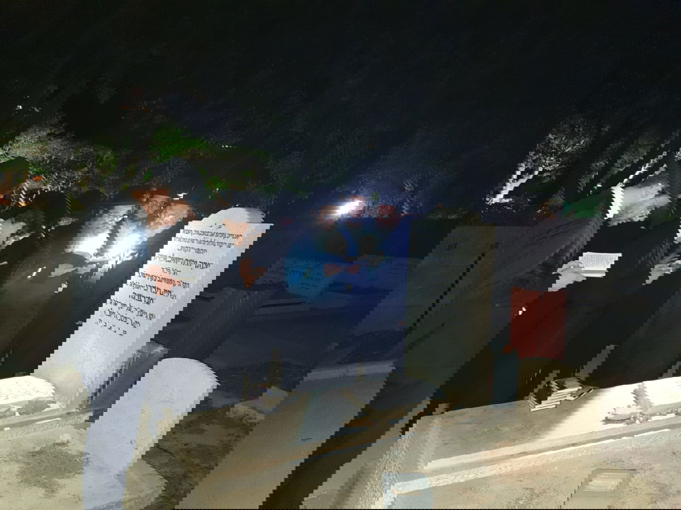 הרבי מנדבורנה-אלעד עלה לציון דודו שנרצח בצעירותו