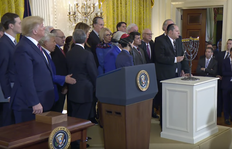 טראמפ בהדלקת נרות חנוכה בבית הלבן