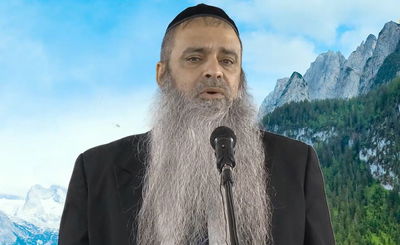 הרב רפאל זר בפינה לפרשת תולדות • צפו