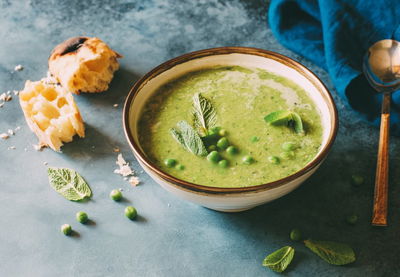 מרק אפונה פשוט וטעים