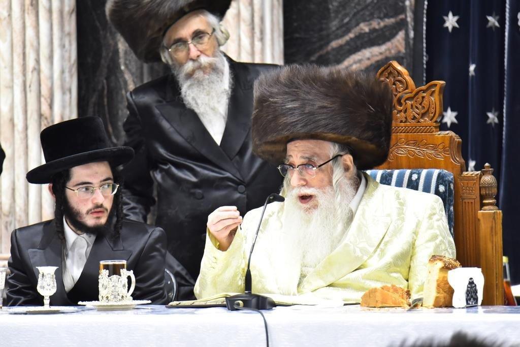 נכדת הרבי מצאנז התארסה; החתן נשא פלפול תורני