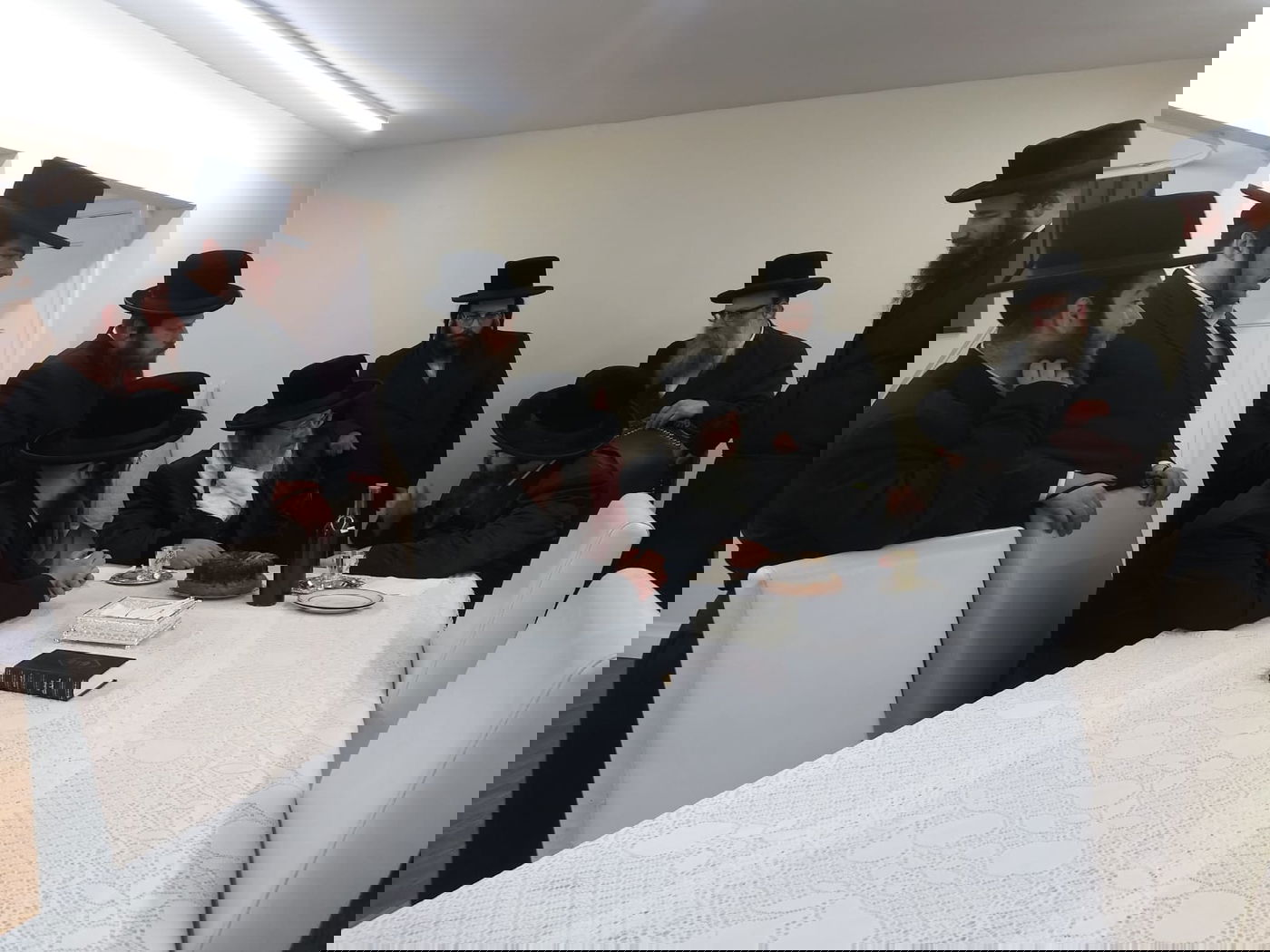 האדמו"ר מביאלה ב"ב ביקר בבתיהם של האדמו"רים בארה"ב