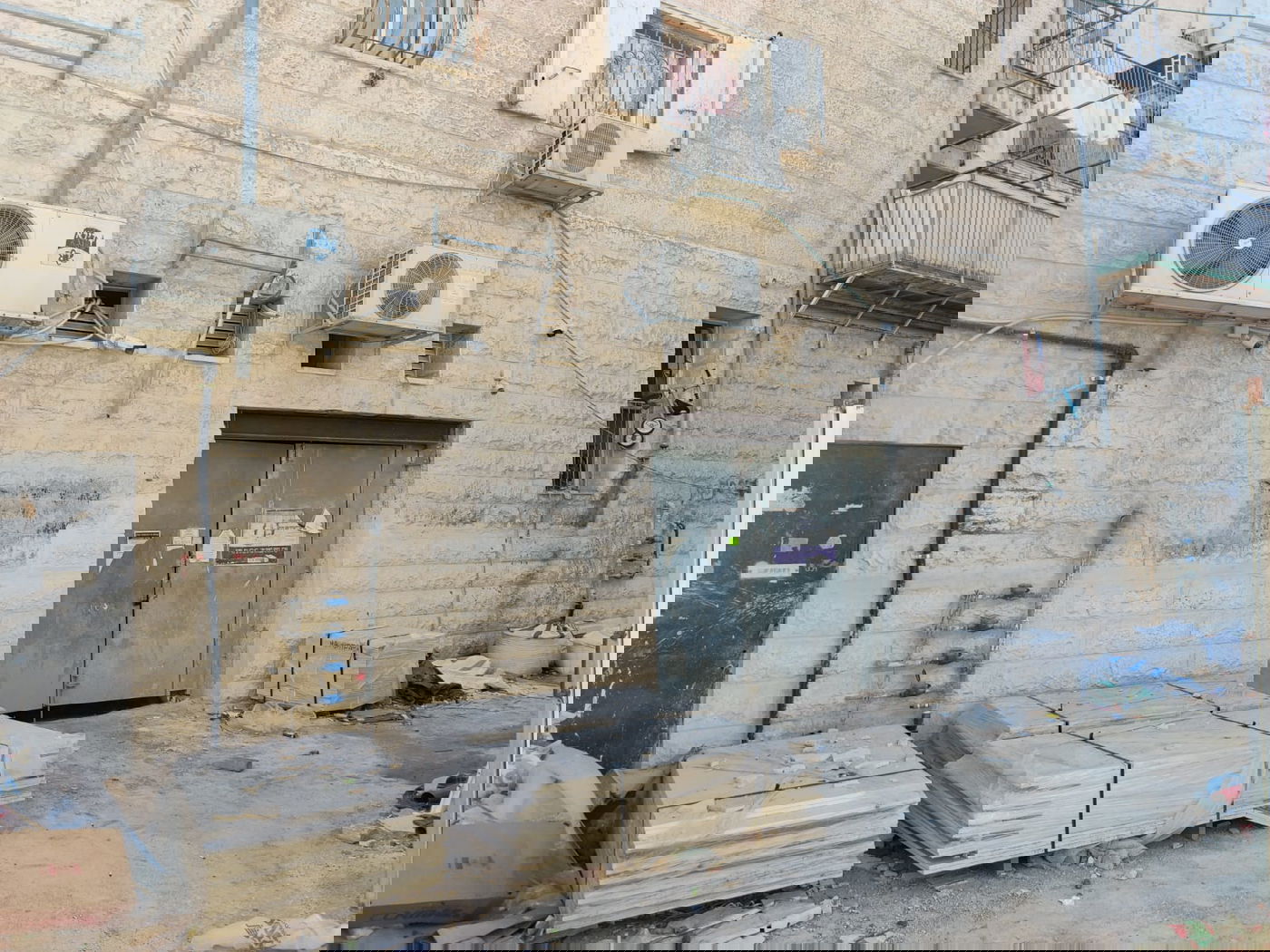 עשור אחרי האלימות: התפתחות בבתי ורשא