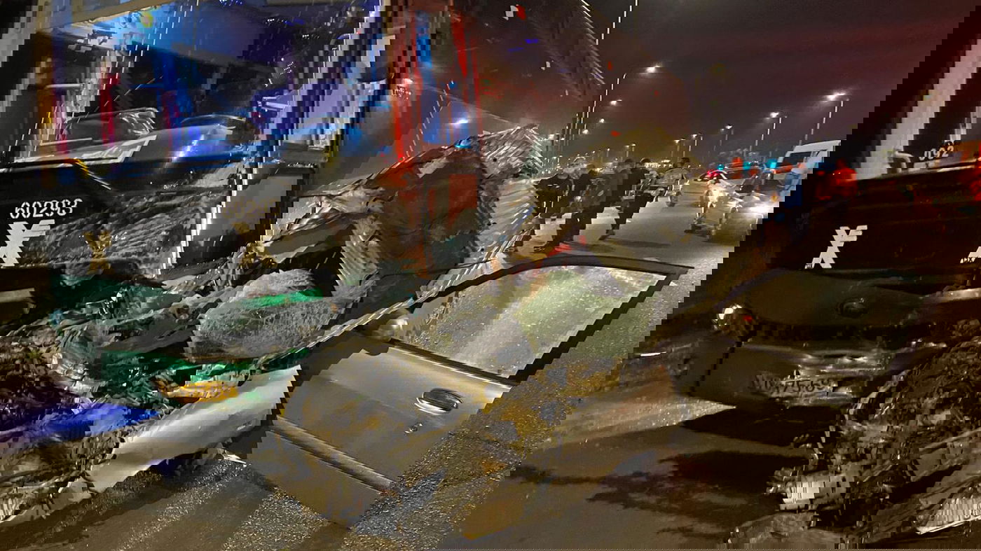 הרכב נמעך, הנהג בן ה-18 חולץ במצב קשה