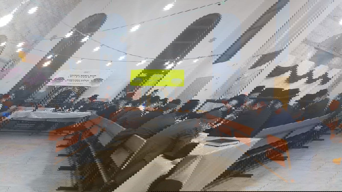 חסידי לעלוב בצפת סיימו את מסכת עירובין