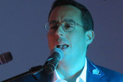 אריק דביר מחדש את הלהיט הישיבתי: "נשא לבבנו"