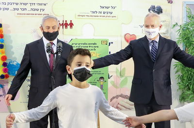 רה"מ ושר החינוך בכיתת בית ספר