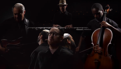 חג ההודיה של משפחת וולקר: להקת פ"ד שרה "השיבנו"