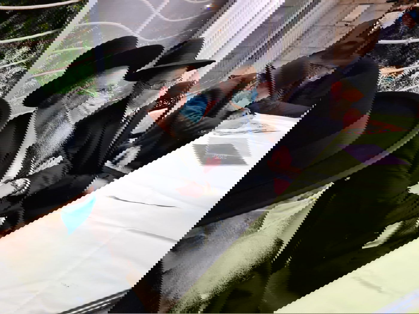 שמחה ב'מיר' ו'תפרח': נכדת הגר"א פילץ והגר"ב קרליבך - התארסה