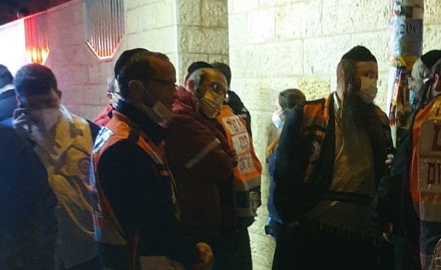 מחוץ לאחת הזירות